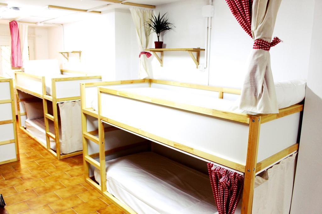 Picnic Dreams Boutique Hostel Малага Екстер'єр фото
