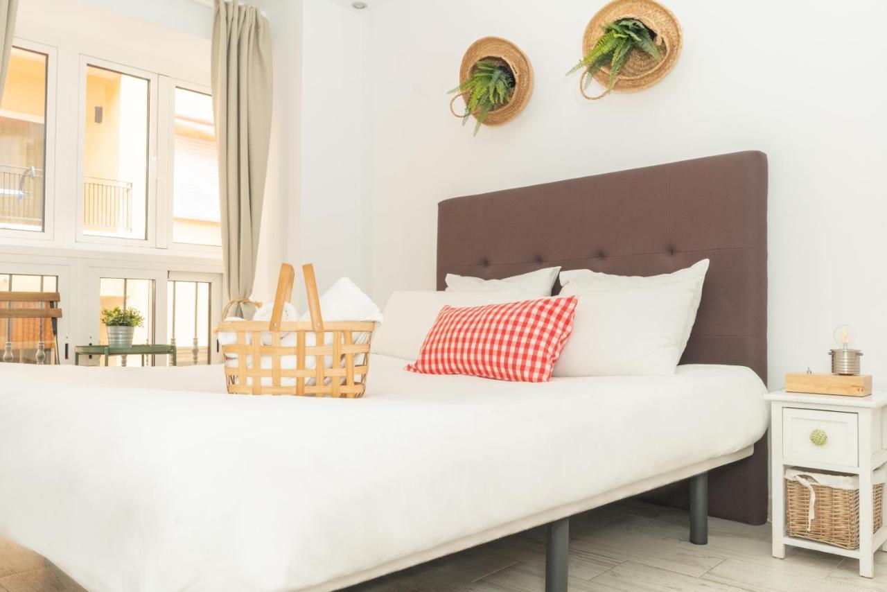 Picnic Dreams Boutique Hostel Малага Екстер'єр фото