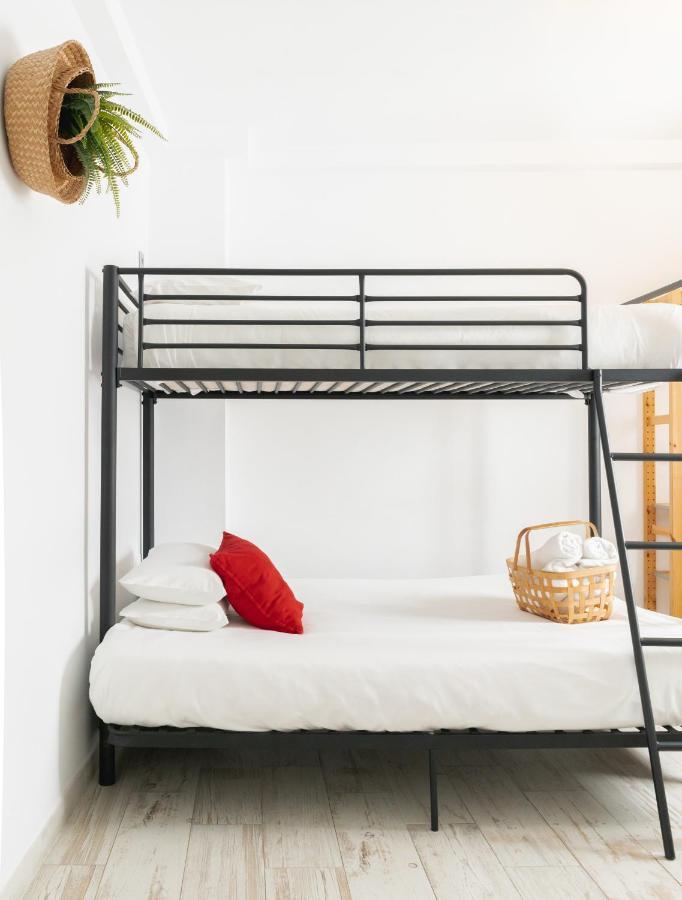 Picnic Dreams Boutique Hostel Малага Екстер'єр фото